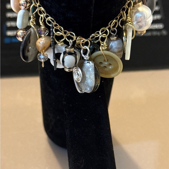 Unique vintage Button and Charm Bracelet with pearl and keys semi precious stone - Picture 8 of 10